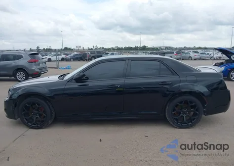 2016 Chrysler 300 z USA, uszkodzony, nr VIN 2C3CCABT5GH116743